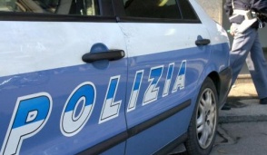 poliziotti aggrediti