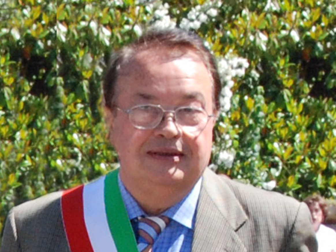 Giuseppe Peretti oggi i funerali dell'ex sindaco di Villa del Bosco