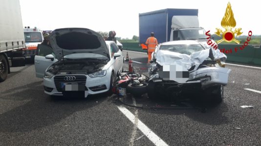 Camion ribaltato sull'A4, autostrada bloccata - Notizia ...