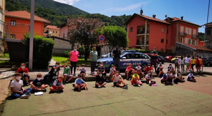 Quarona bambini a lezione con la polizia stradale