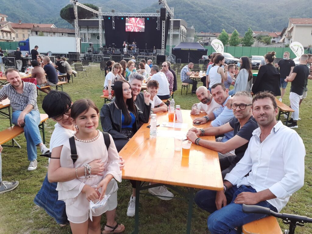 Quarona rock e calcio al campo sportivo: le foto dei giovani