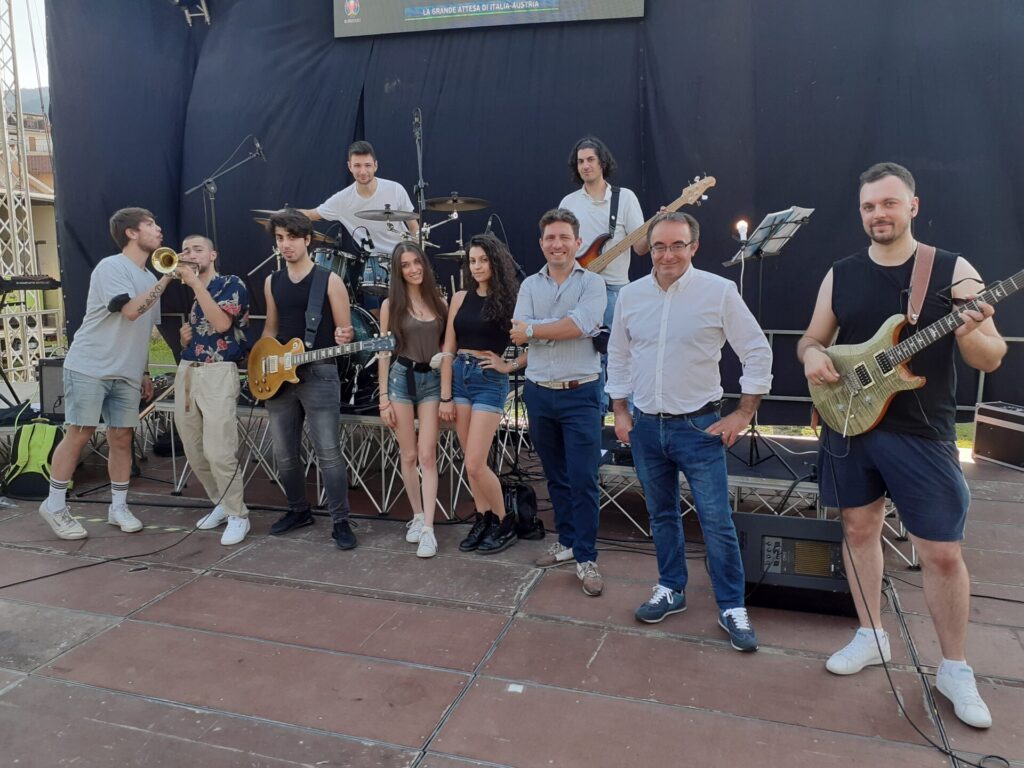 Quarona rock e calcio al campo sportivo: le foto dei giovani