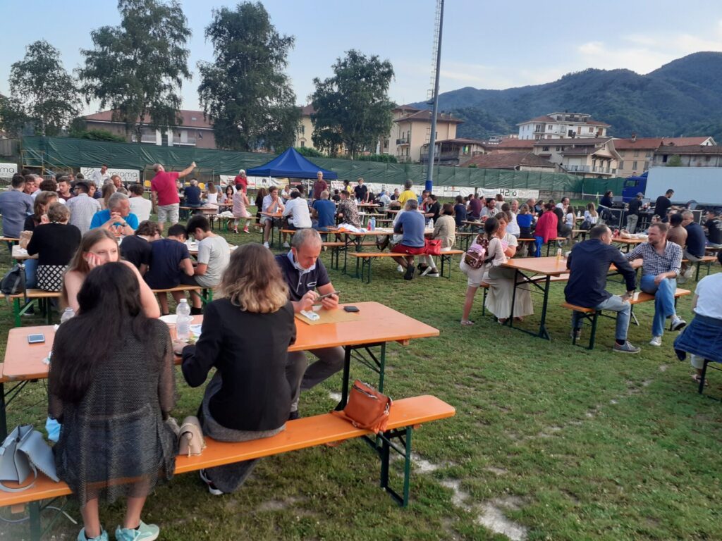 Quarona rock e calcio al campo sportivo: le foto dei giovani