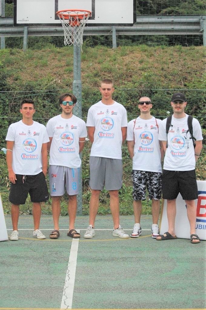 Debutta il Valsesia Street Basket: le foto dei ragazzi impegnati a Quarona