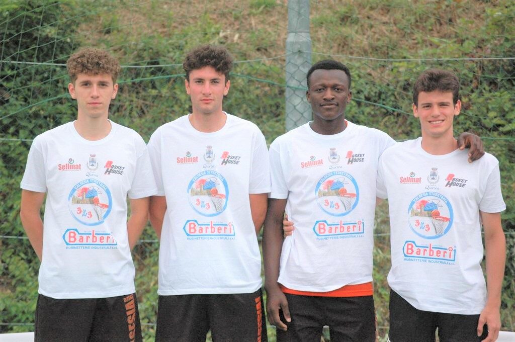 Debutta il Valsesia Street Basket: le foto dei ragazzi impegnati a Quarona