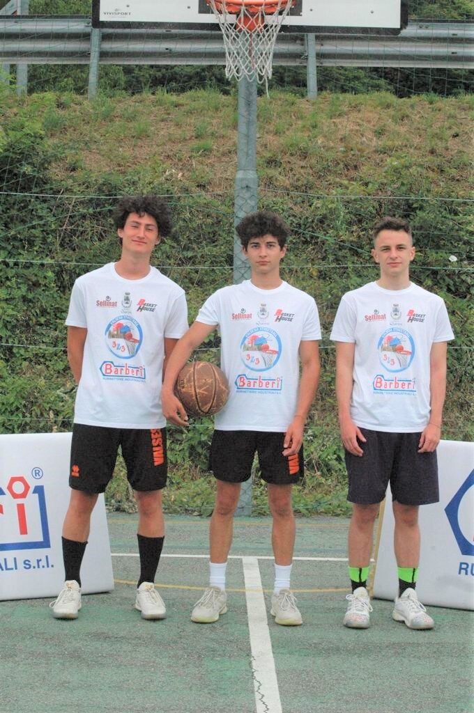 Debutta il Valsesia Street Basket: le foto dei ragazzi impegnati a Quarona