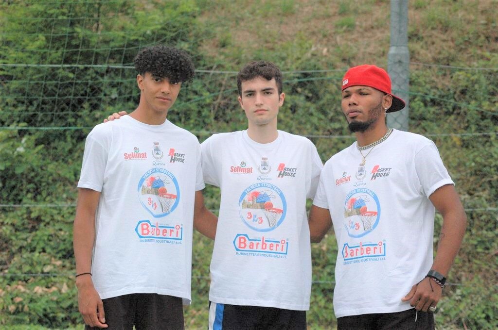 Debutta il Valsesia Street Basket: le foto dei ragazzi impegnati a Quarona