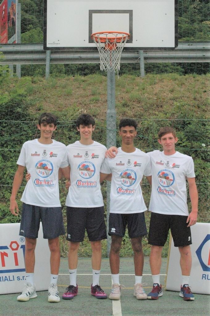 Debutta il Valsesia Street Basket: le foto dei ragazzi impegnati a Quarona