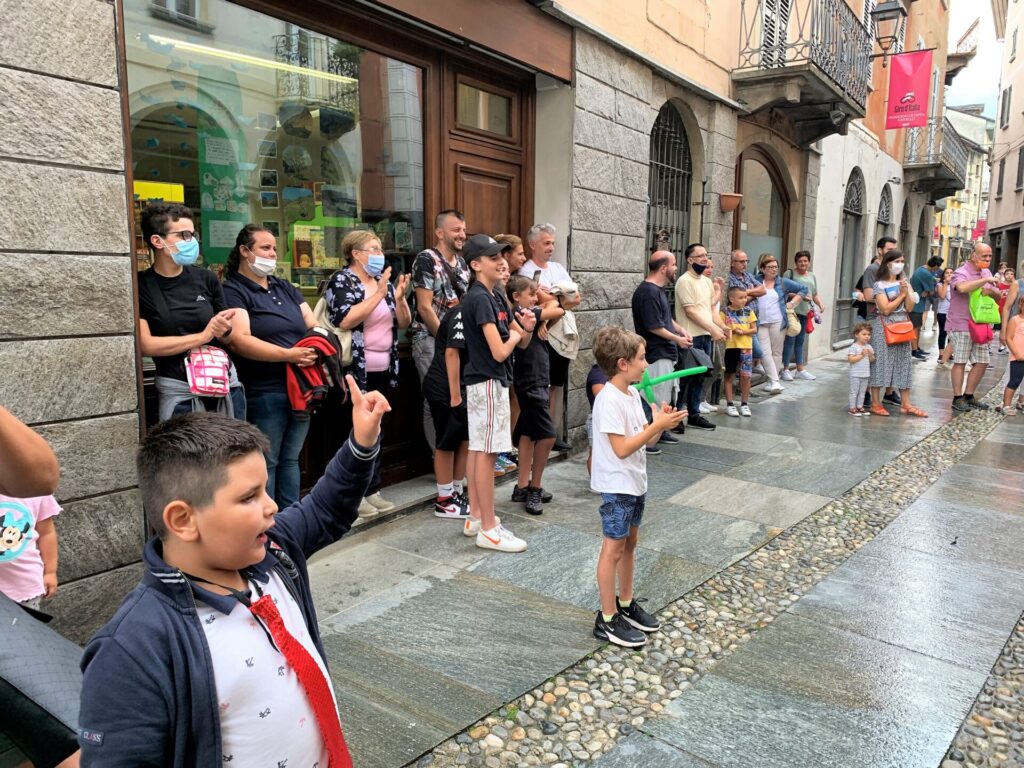 Volley nell'acqua e magia: l'Alpàa Festival sfida il maltempo. Le foto