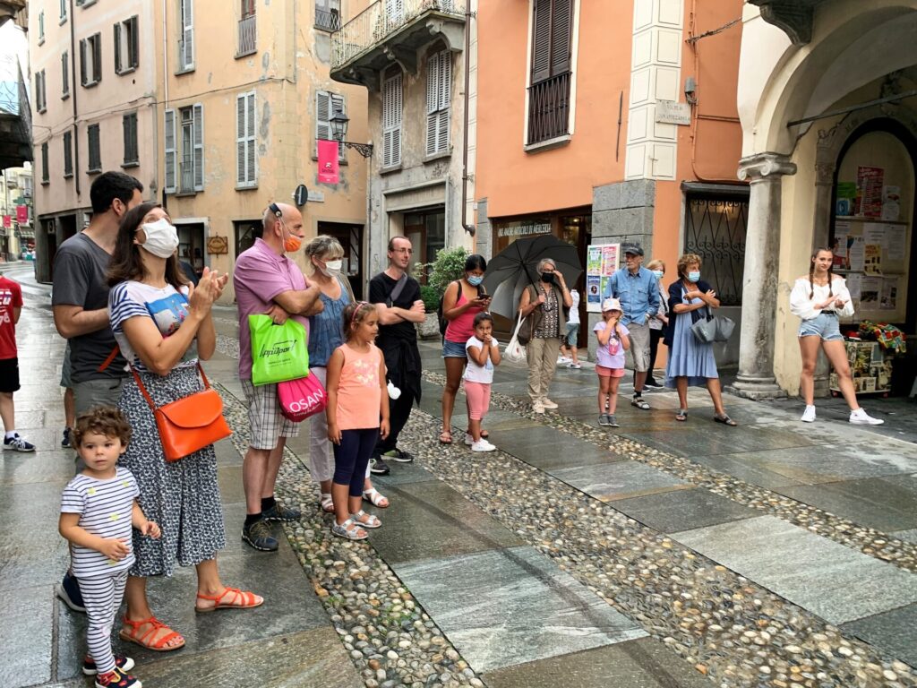 Volley nell'acqua e magia: l'Alpàa Festival sfida il maltempo. Le foto