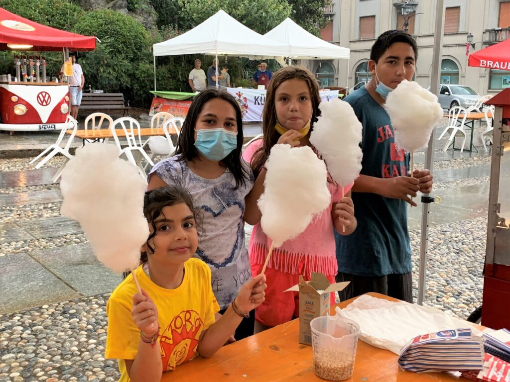 Volley nell'acqua e magia: l'Alpàa Festival sfida il maltempo. Le foto