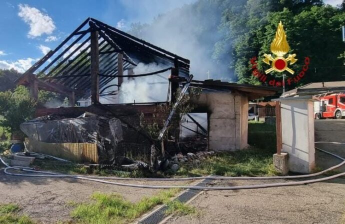 Cascina bruciata a Valduggia, conclusa la raccolta fondi per la famiglia