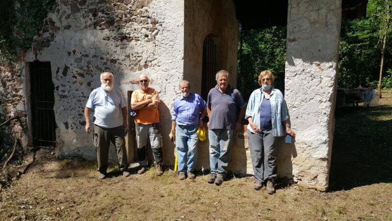 Borgosesia volontari ripuliscono l'area della chiesetta di Bettole