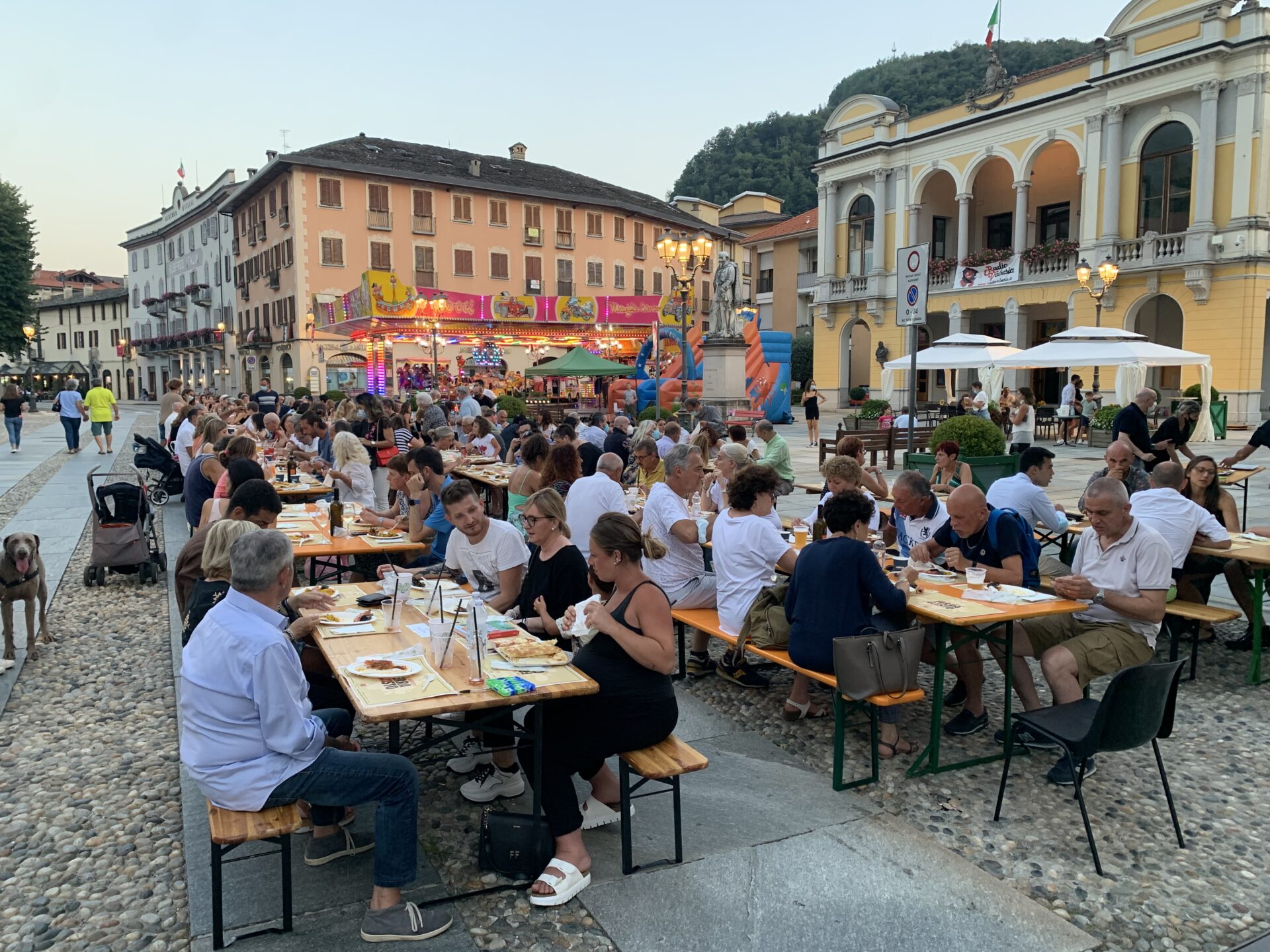 Varallo ha celebrato Ferragosto con 200 razioni di paella: le foto