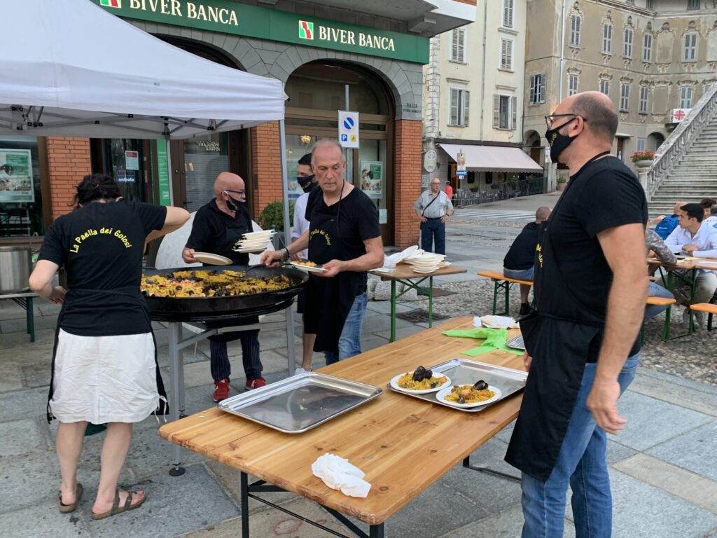 Varallo ha celebrato Ferragosto con 200 razioni di paella: le foto