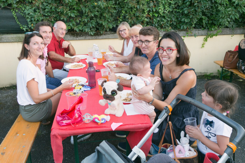 Prato Sesia fa centro con le cene all'aperto: 150 per la "fregola". Le foto