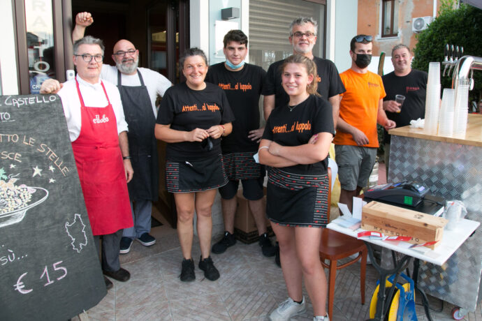 Prato Sesia fa centro con le cene all'aperto: 150 per la "fregola". Le foto