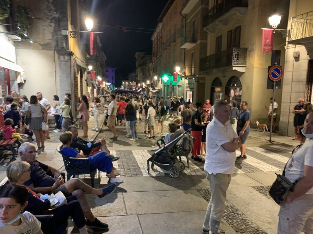 Varallo in piazza come ai tempi della "vecchia" Alpàa. Le foto