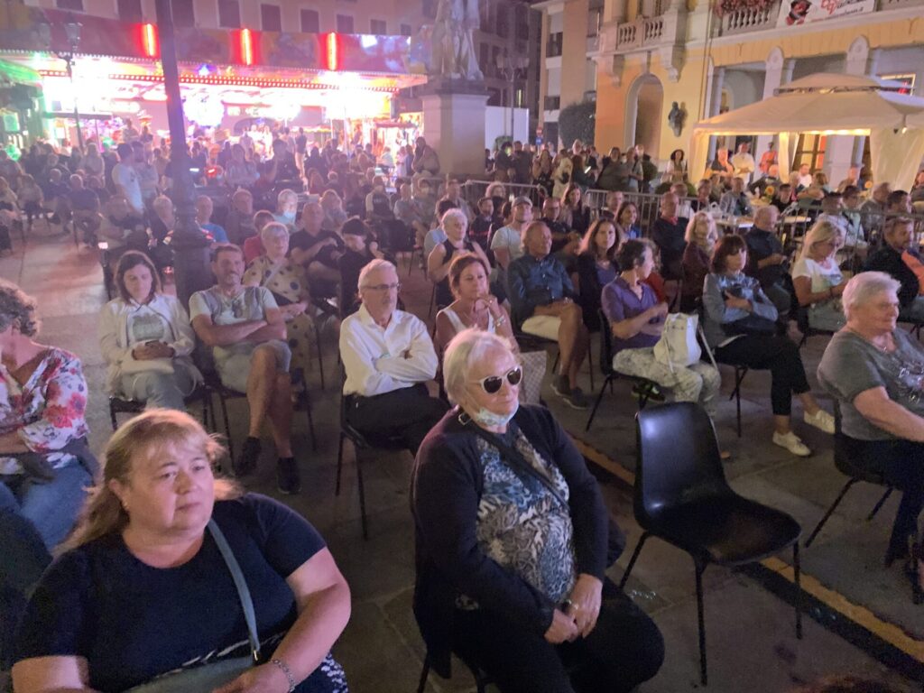 Varallo in piazza come ai tempi della "vecchia" Alpàa. Le foto