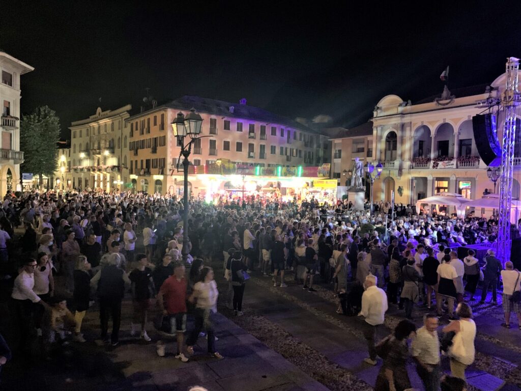 Varallo in piazza come ai tempi della "vecchia" Alpàa. Le foto