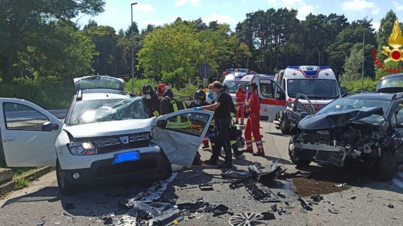 Schianto Sulla A26 A Paruzzaro Tre Feriti In Ospedale Notizia Oggi Borgosesia