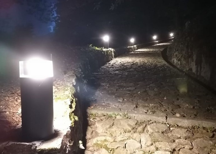 Quarona prova le luci sul sentiero di San Giovanni