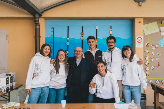 Borgosesia festa in oratorio con il nuovo parroco. Le foto