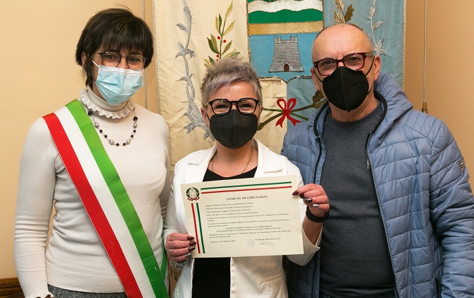 “Nika”, titolare dell’albergo Aurora e del Blumarine riceve la cittadinanza italiana