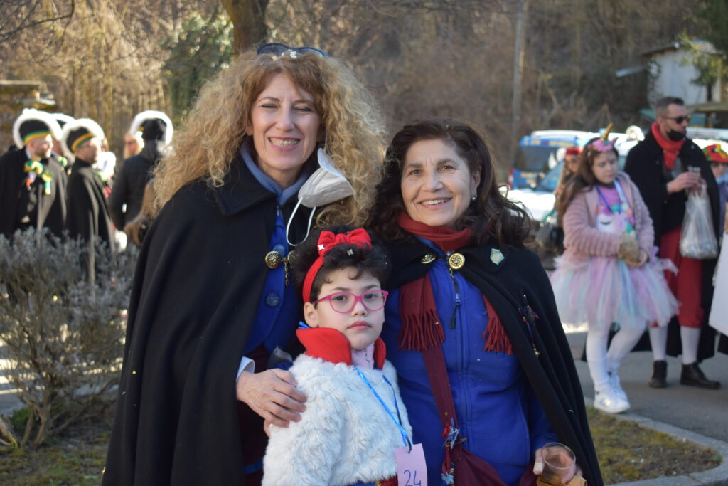 Bambini in maschera al carnevale di Piane di Serravalle