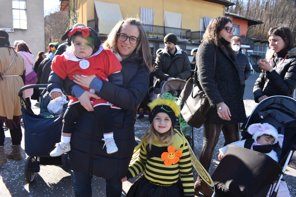 Bambini in maschera al carnevale di Piane di Serravalle