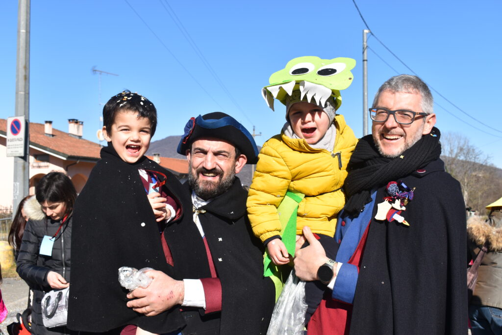 Bambini in maschera al carnevale di Piane di Serravalle