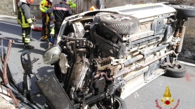 Grave incidente a Scopa: auto si ribalta