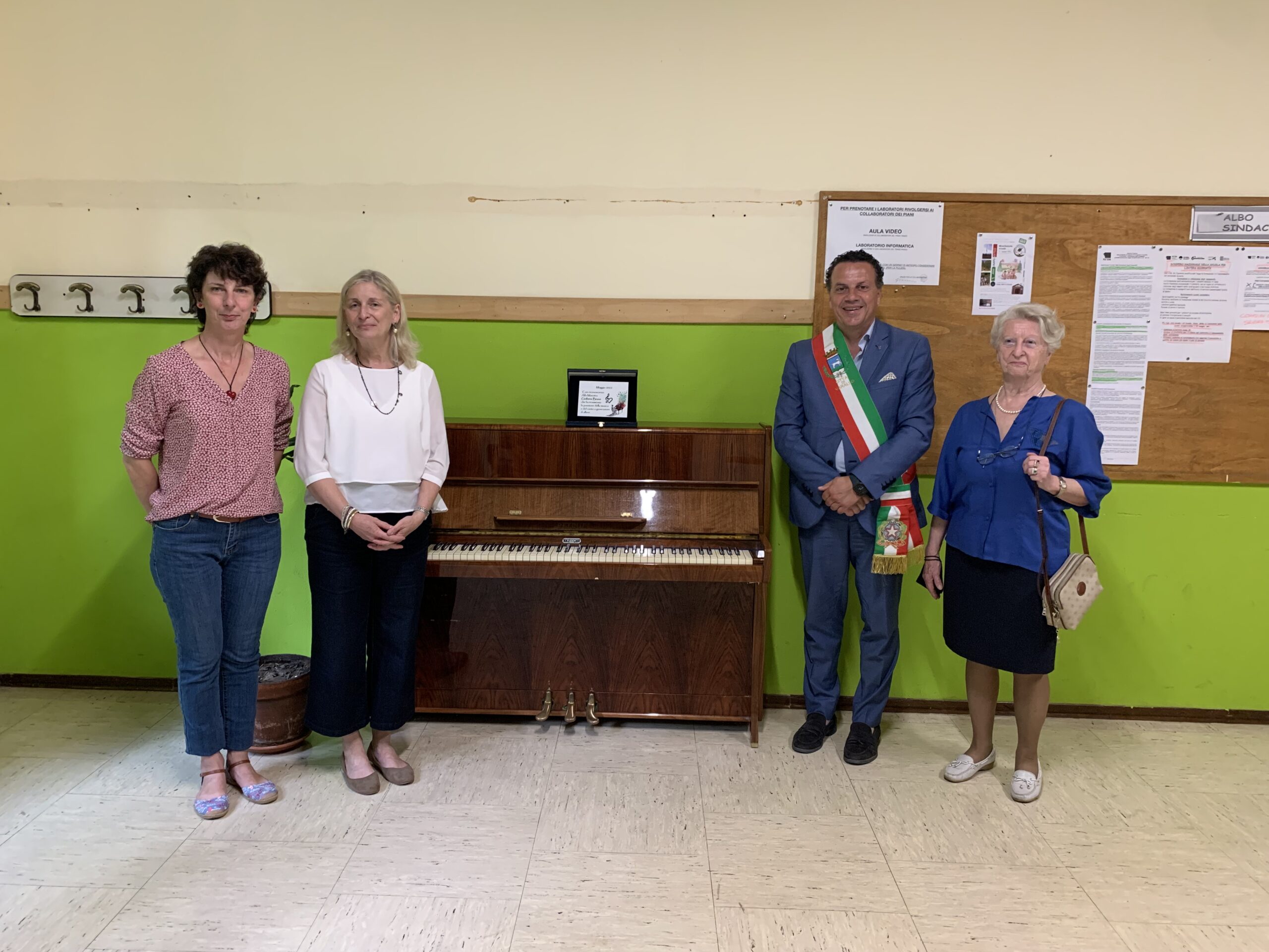 Varallo La Famiglia Della Maestra Brusa Regala Un Pianoforte In Sua Memoria Varallo La Famiglia Della Maestra Brusa Regala Un Pianoforte In Sua Memoria