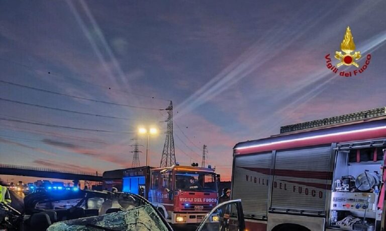 Incidente all'alba sulla A4, perde la vita un ragazzo di 20 anni