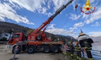 auto inabissata lago