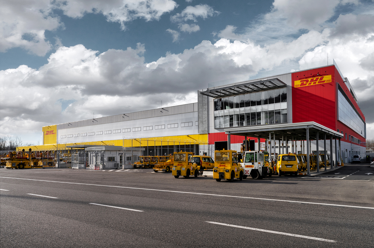DHL leader nel cargo aereo