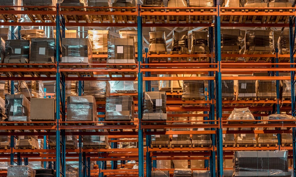 Interno magazzino (© Depositphotos)