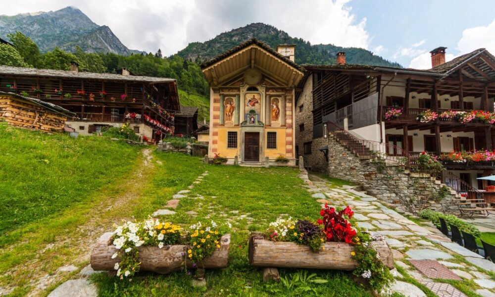 Case in stile Walser ad Alagna (© Depositphotos)