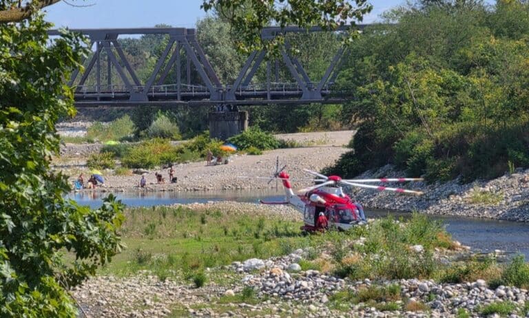 Due morti nel Sesia, le minoranze scrivono al prefetto: «Perché mancavano i cartelli?»