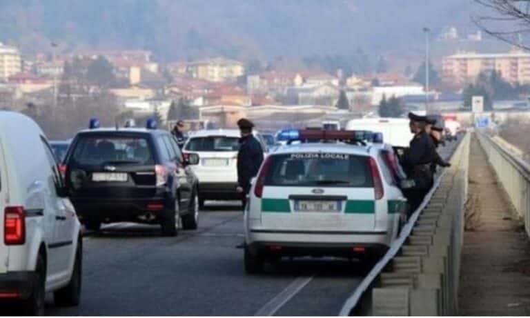 Tenta di scavalcare il ponte: salvato dal 118